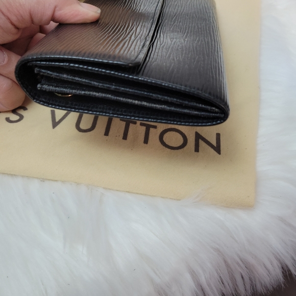Authentic Louis Vuitton epi black wallet - Picture 2 of 8